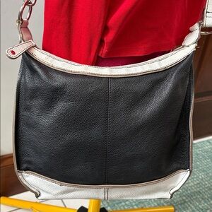 Tignanello  convertible shoulder/Crossbody bag  leather  black/white
Silvertone